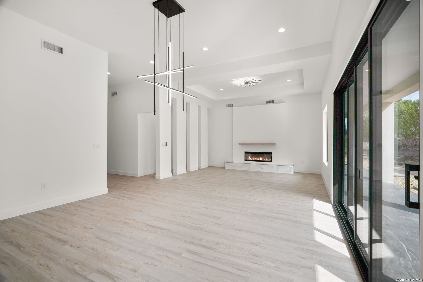 5024 JARDINES PL