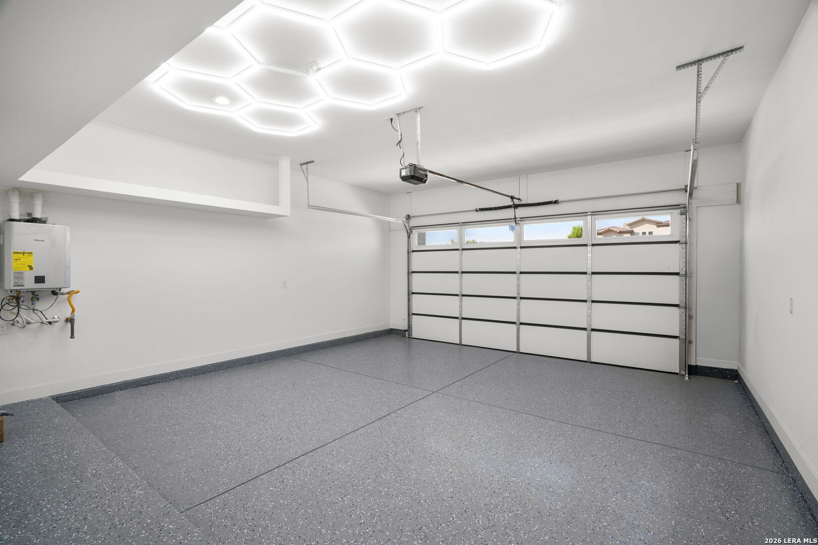 5024 JARDINES PL
