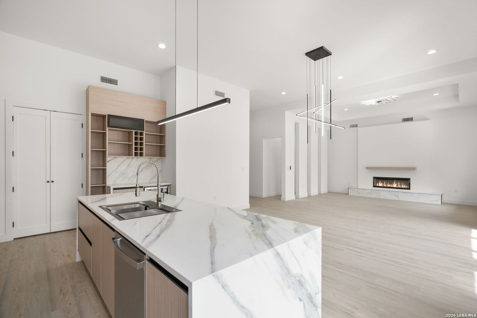 5024 JARDINES PL