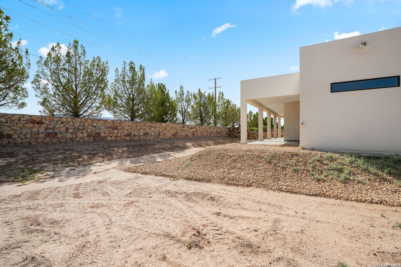 5024 JARDINES PL
