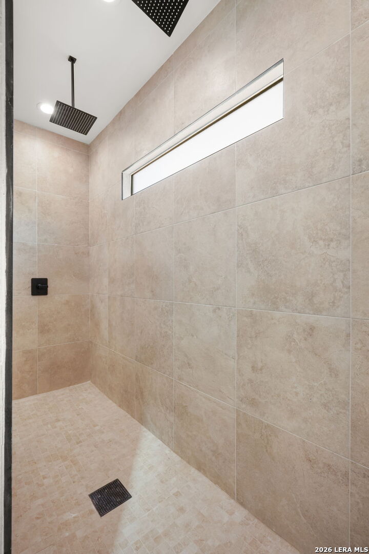 5024 JARDINES PL