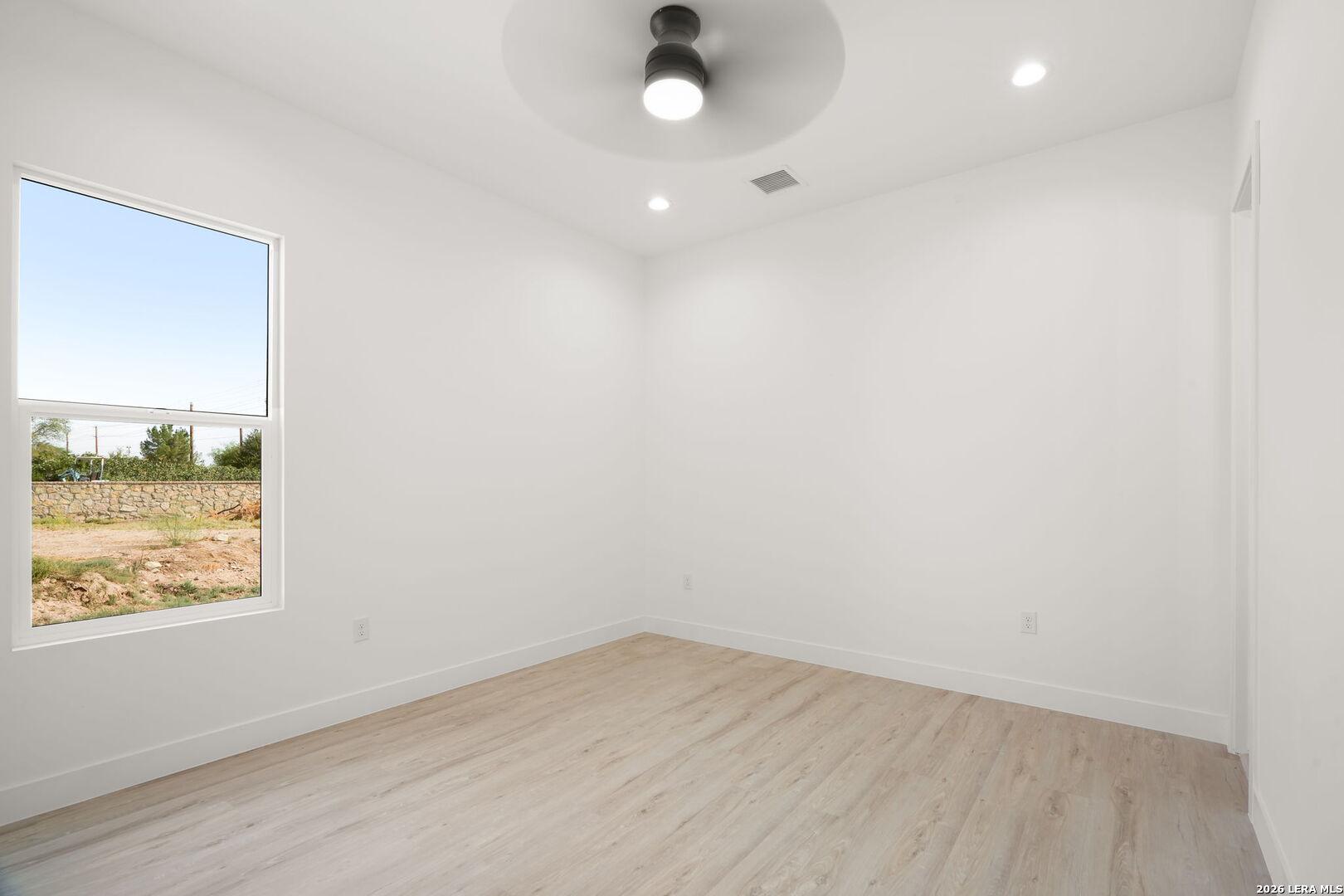 5024 JARDINES PL