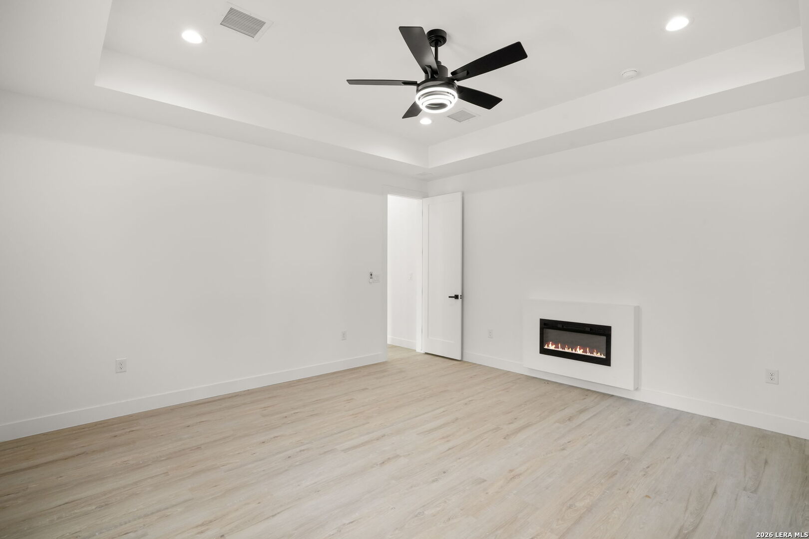 5024 JARDINES PL