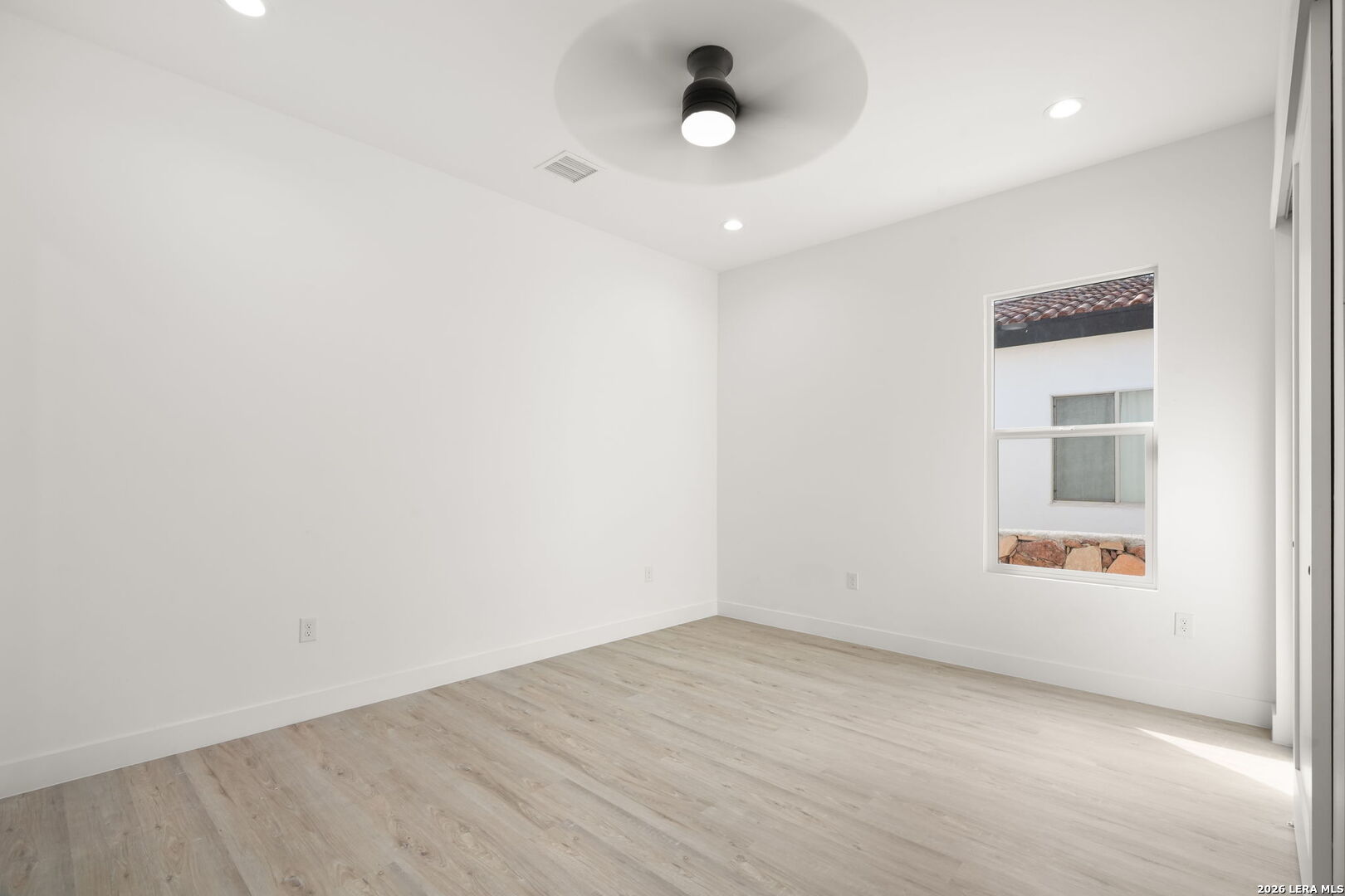 5024 JARDINES PL