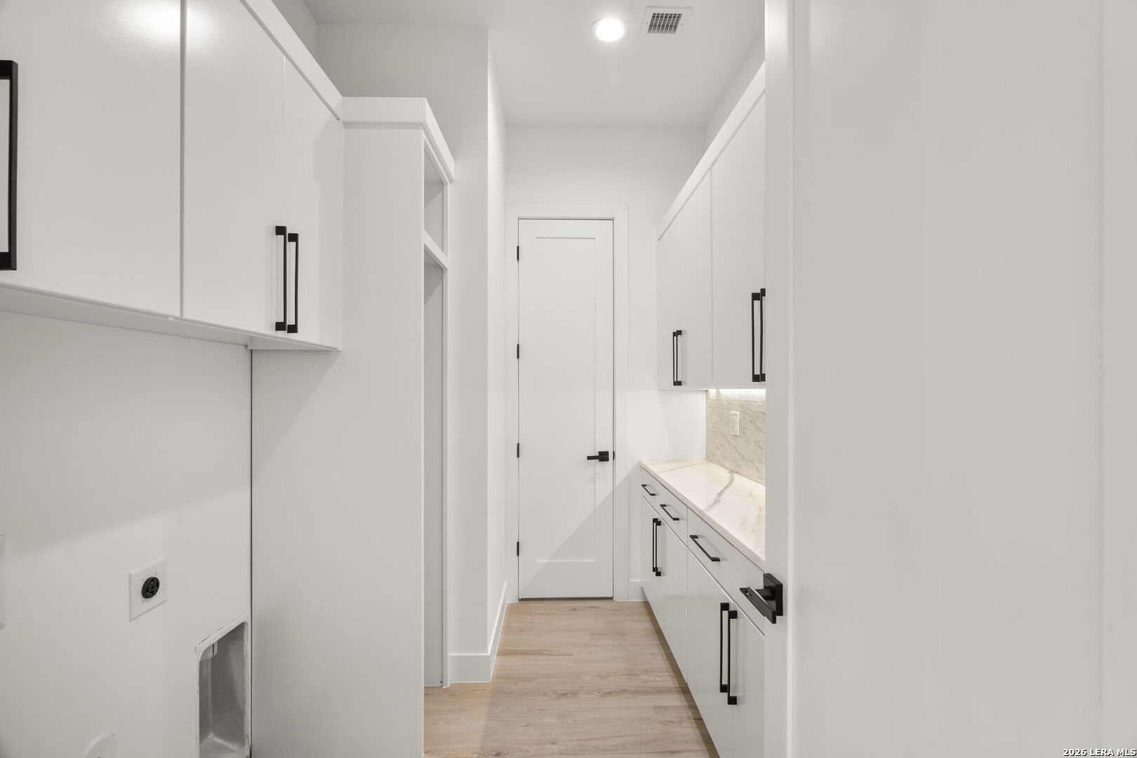 5024 JARDINES PL