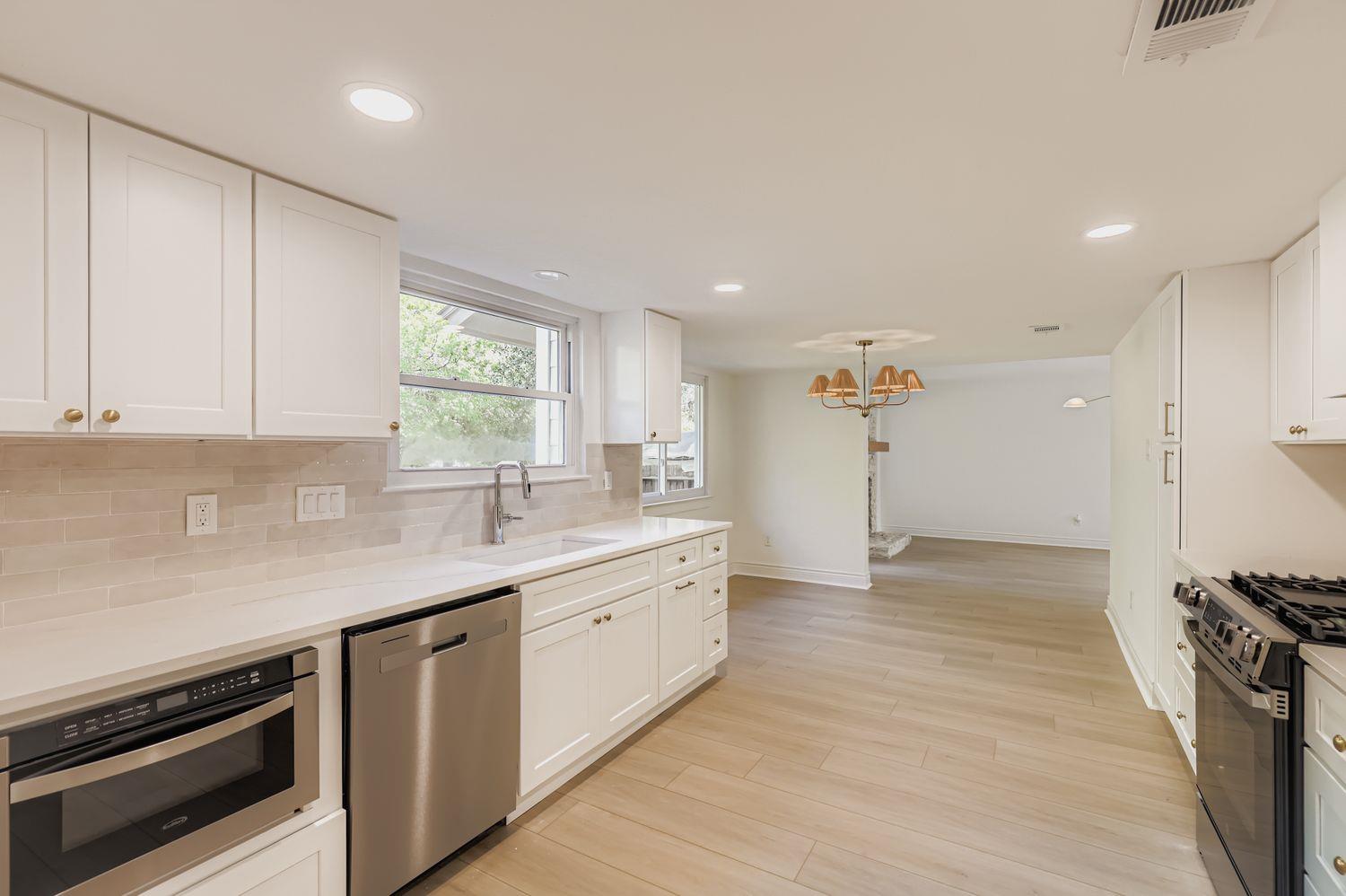 8011 Scotland Yard, Austin