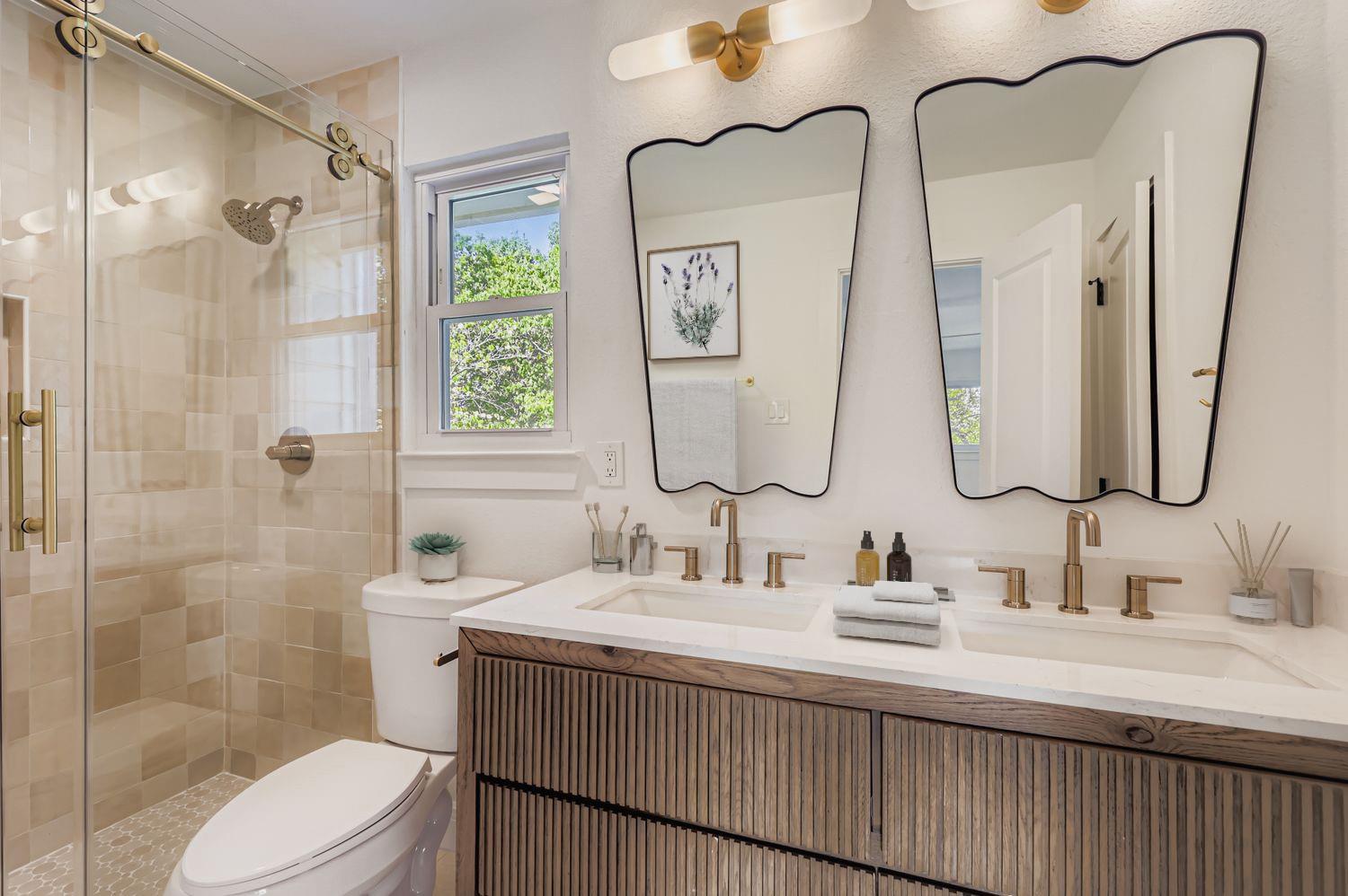 8011 Scotland Yard, Austin