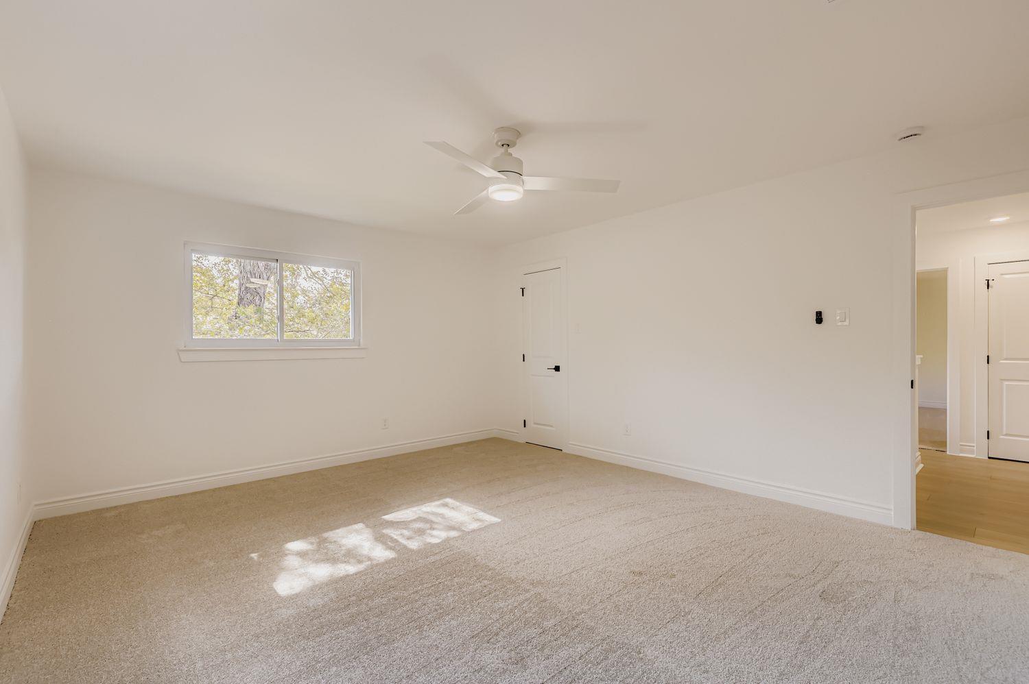 8011 Scotland Yard, Austin