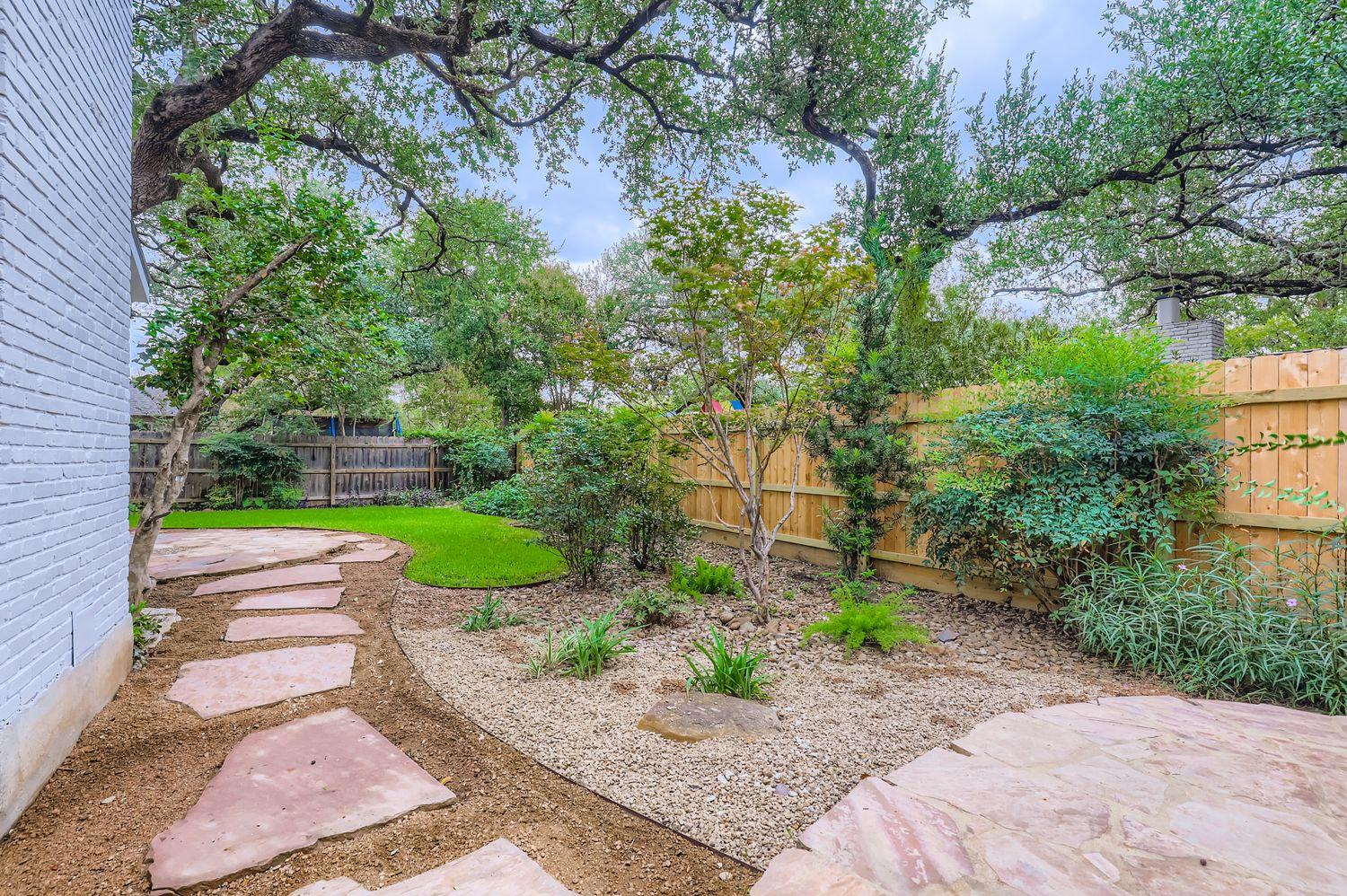 11703 Oak Knoll DR
