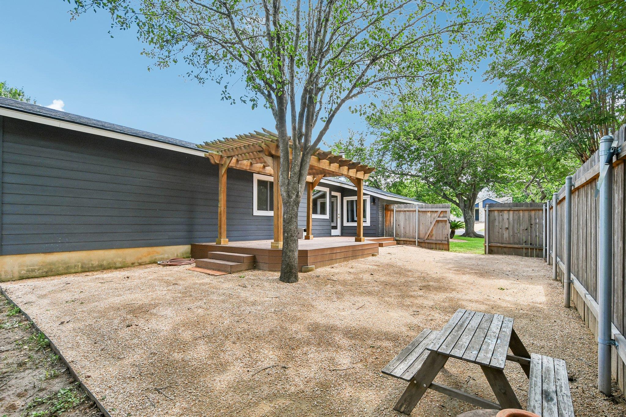 3216 Plantation RD
