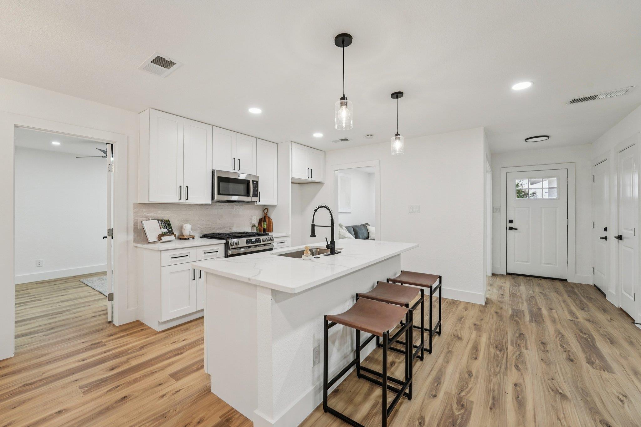 6014 London DR