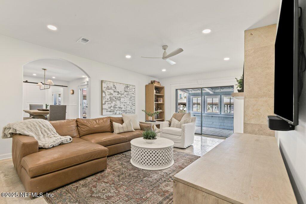 4322 TIDEVIEW Drive