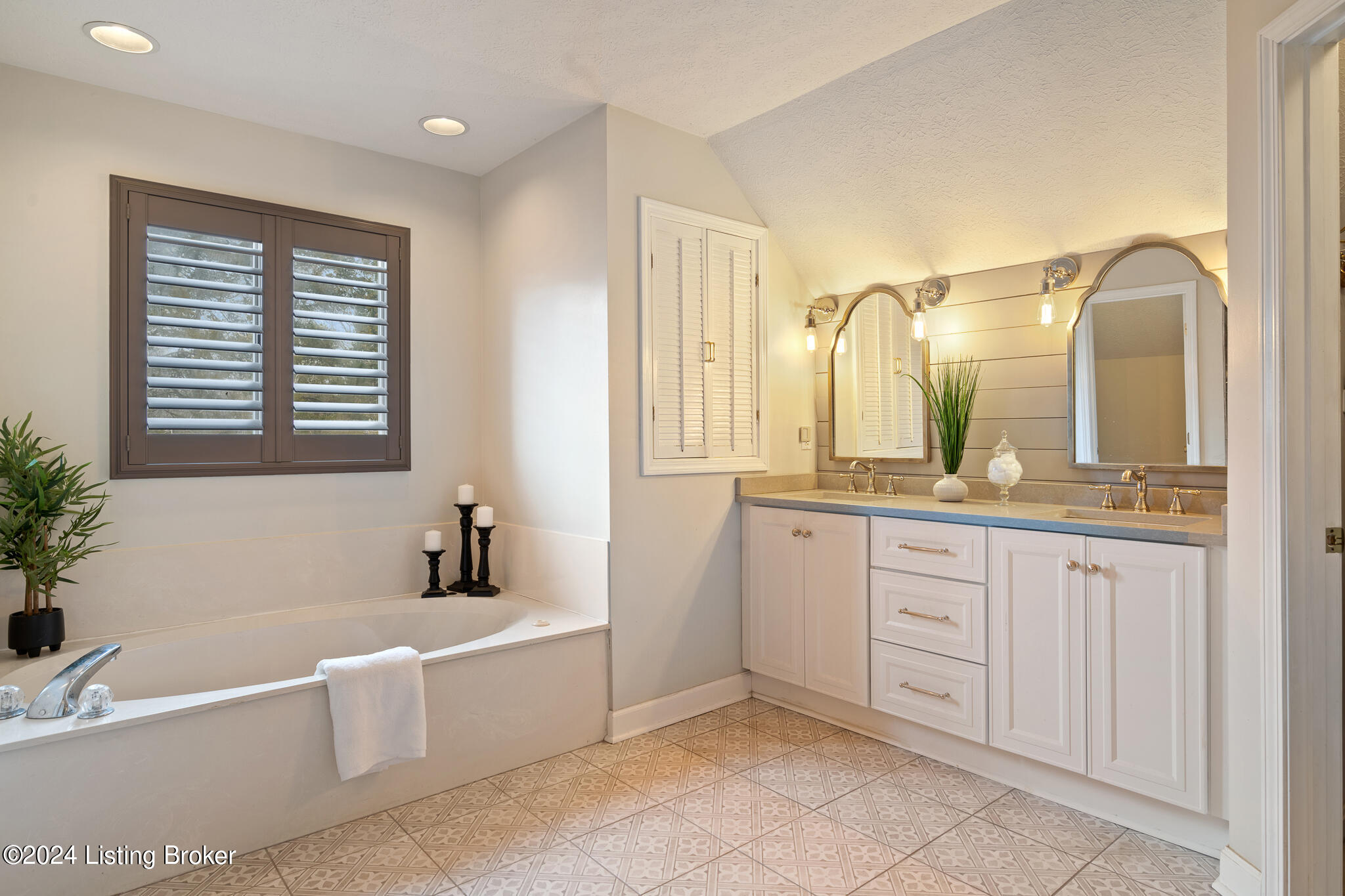 11201 Carriage View Way