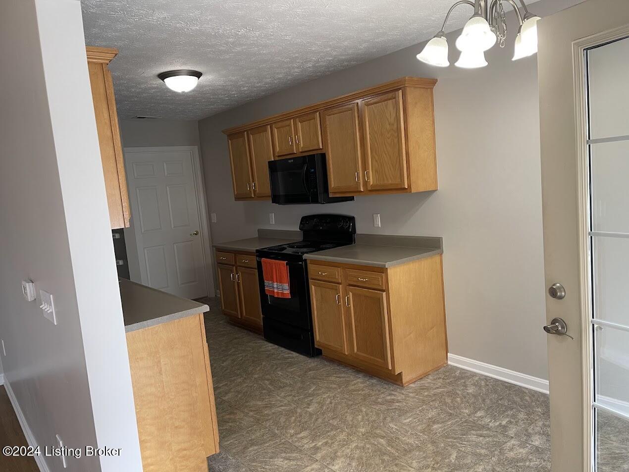 5030 Woodridge Lake Blvd