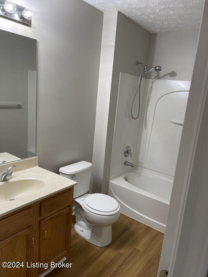 5030 Woodridge Lake Blvd