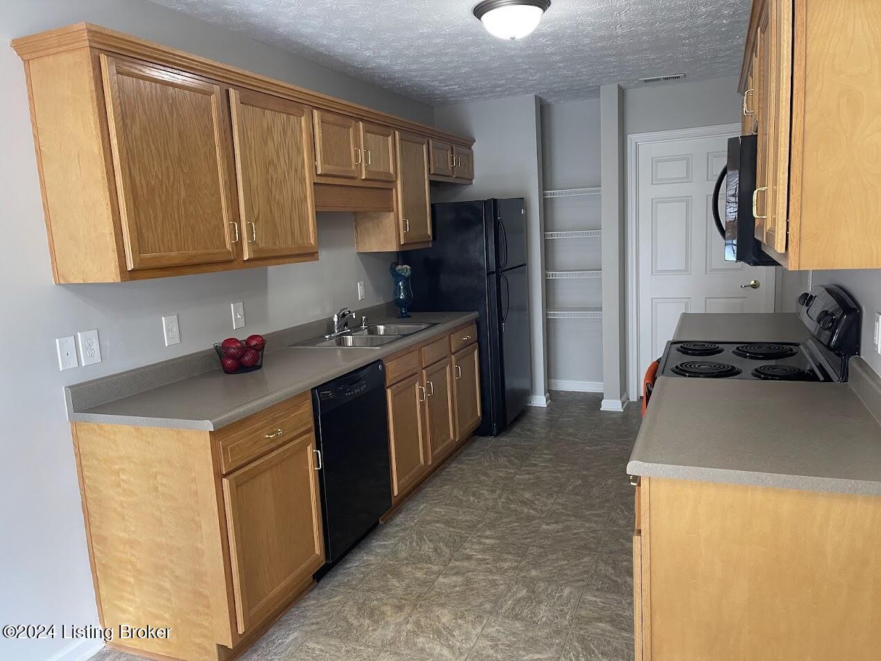 5030 Woodridge Lake Blvd