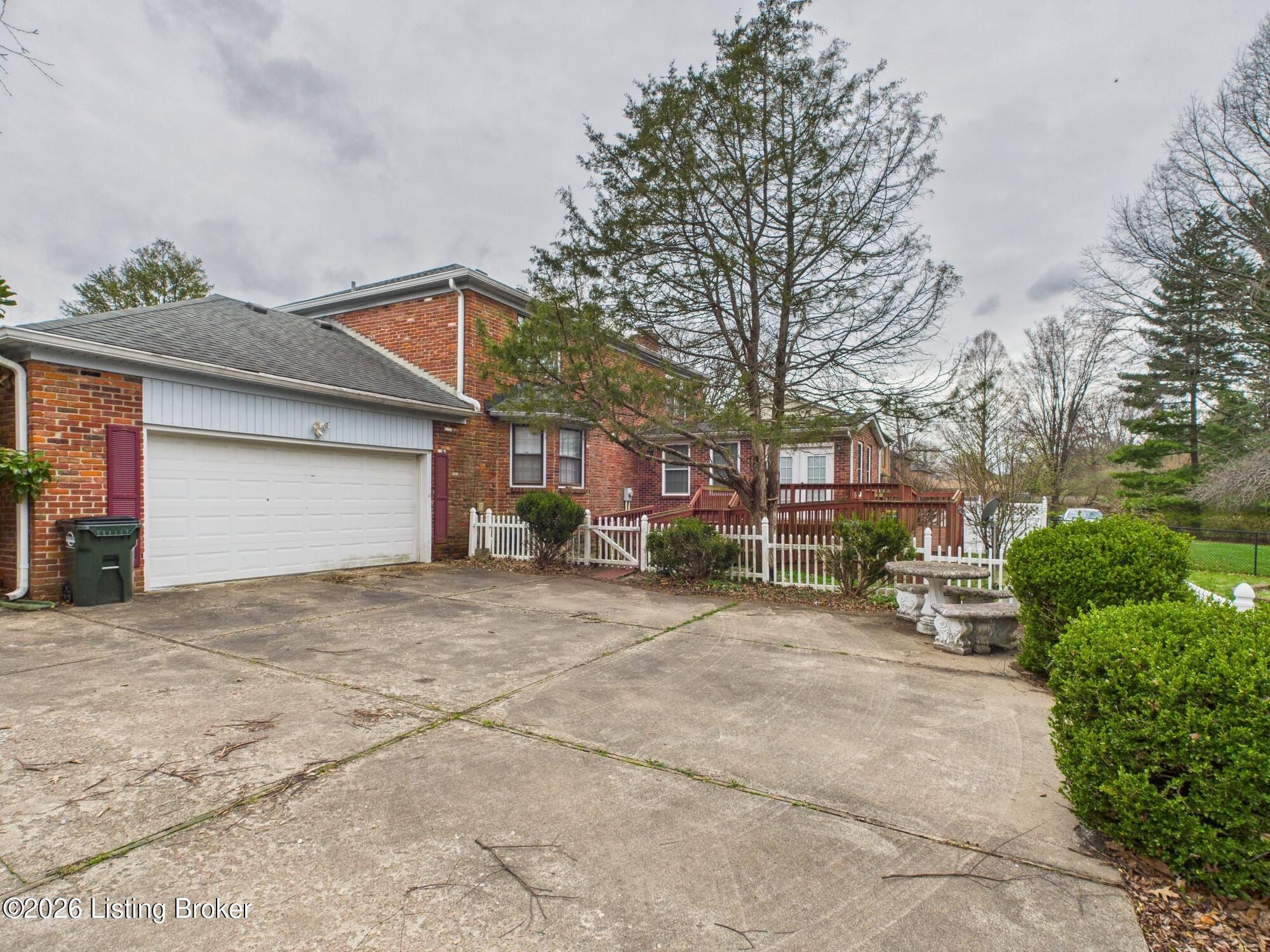 9203 Linn Station Rd