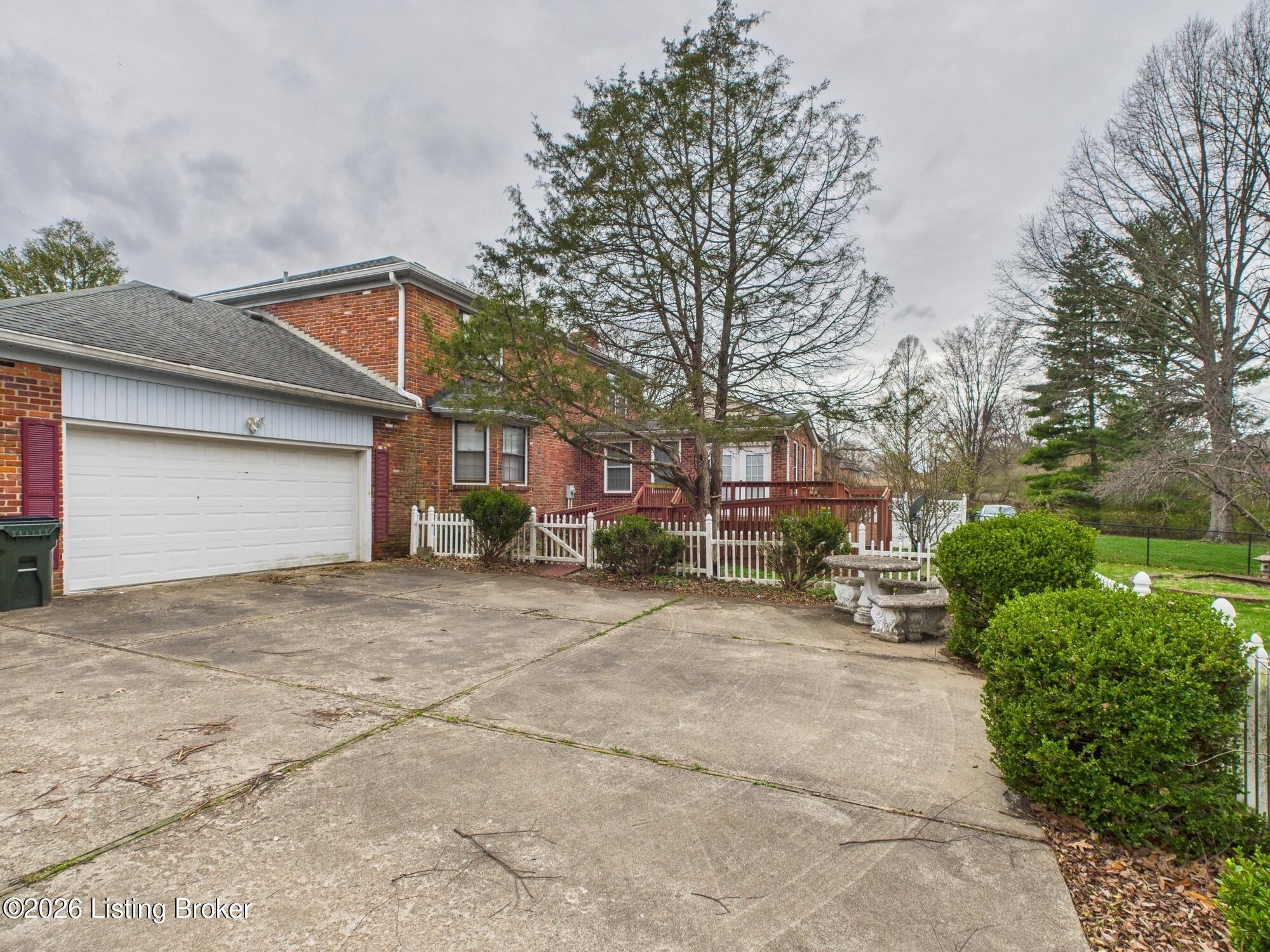 9203 Linn Station Rd