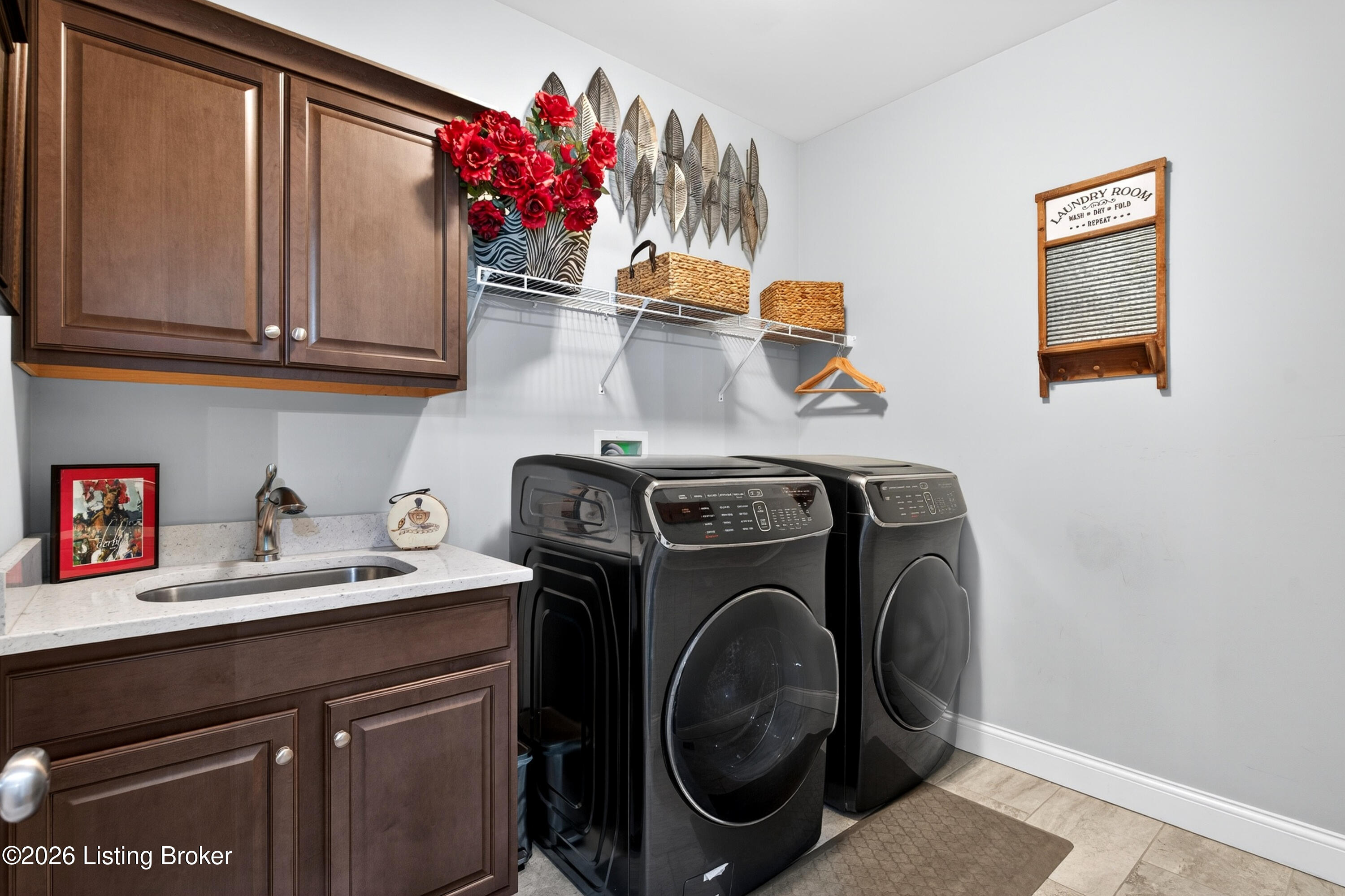 216 Locust Park Pl