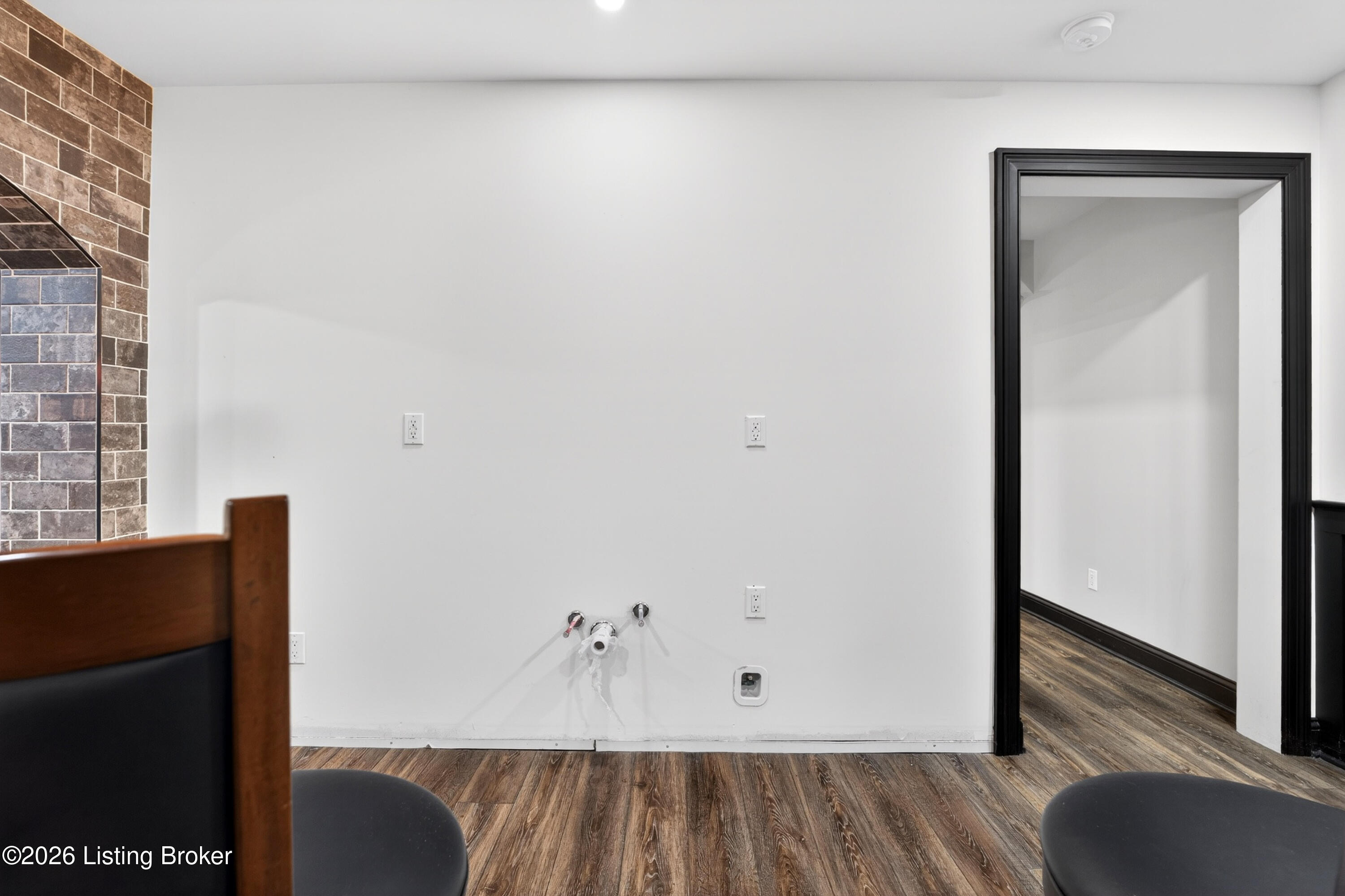 216 Locust Park Pl