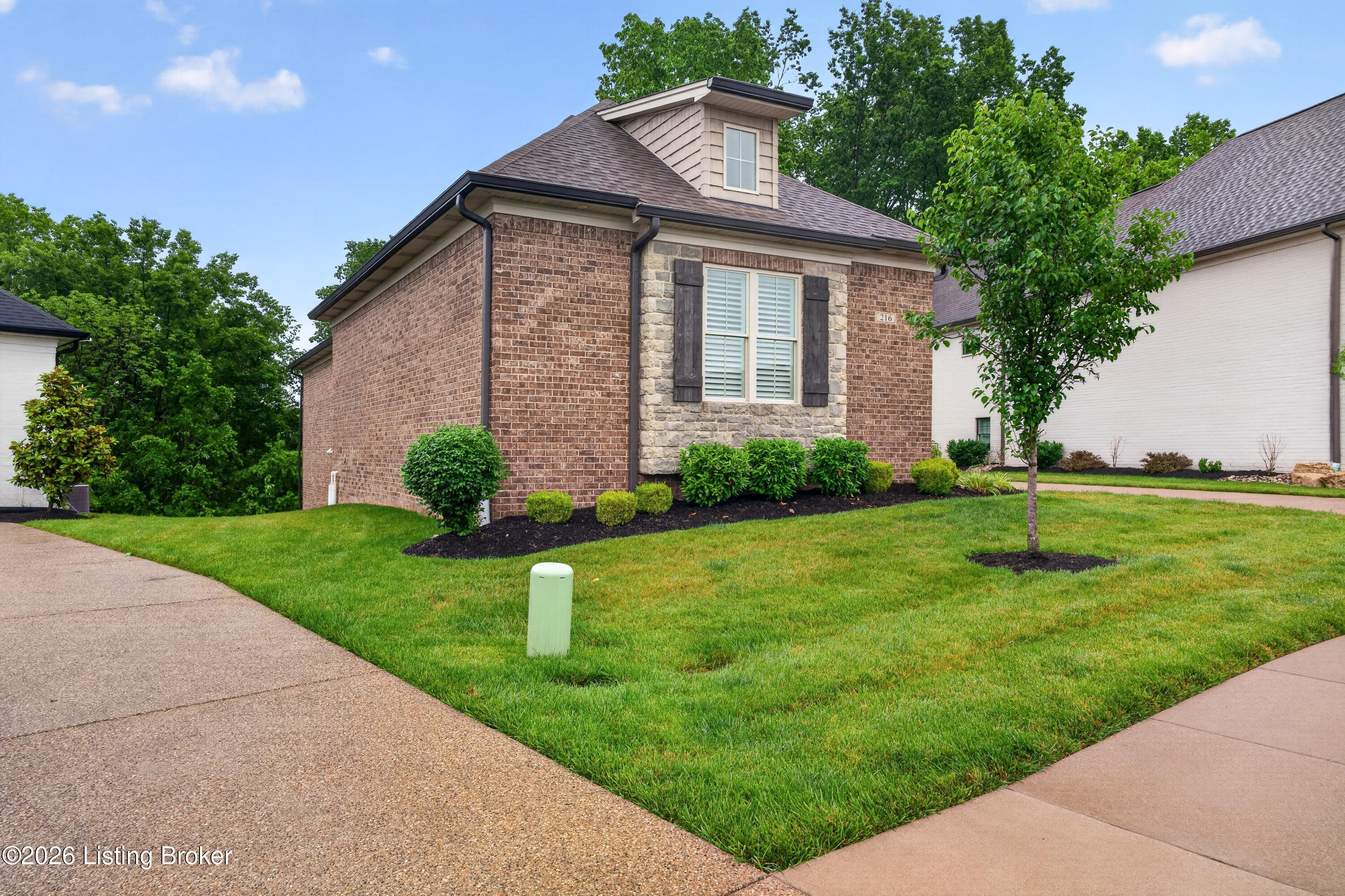 216 Locust Park Pl