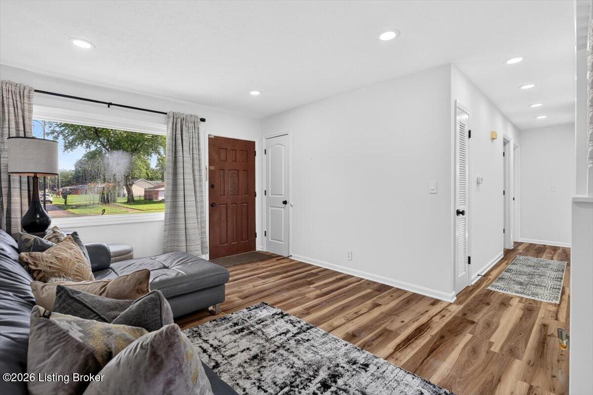 5212 Rookwood Ave