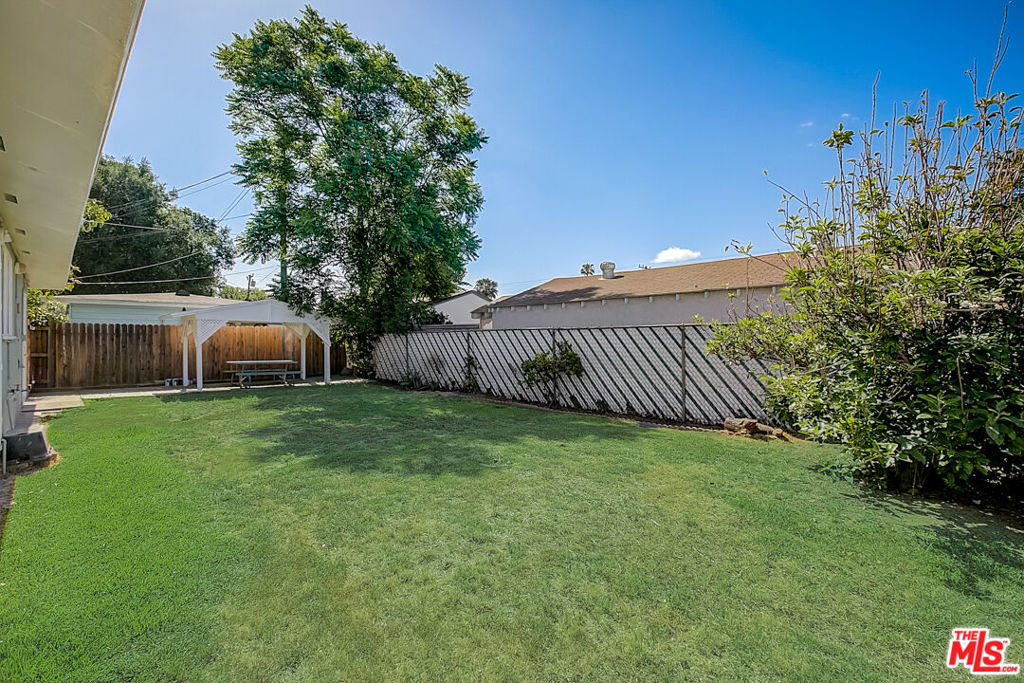 1411 ENCINO Avenue