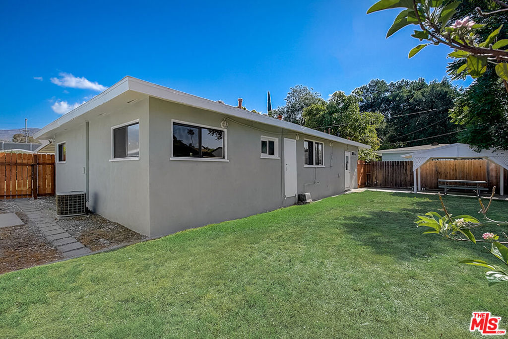 1411 ENCINO Avenue