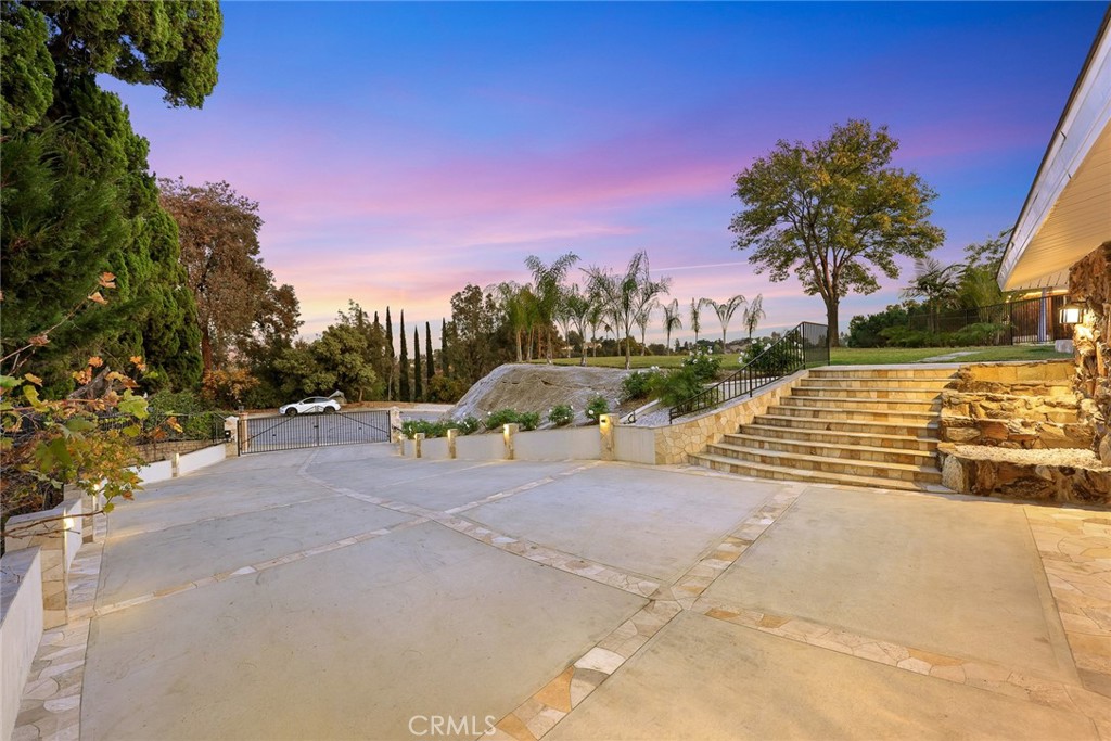 647 FOXBROOK Drive