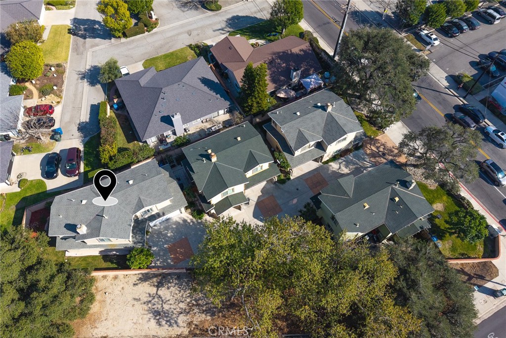 907 ROYAL OAKS Drive