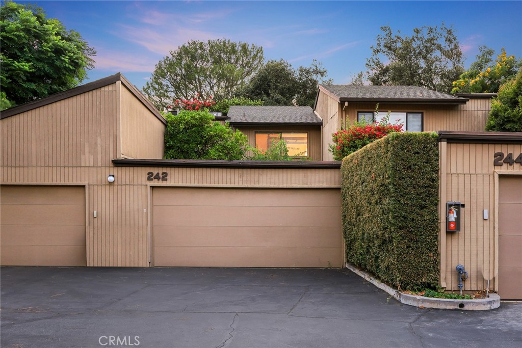 242 N ORANGE GROVE Boulevard