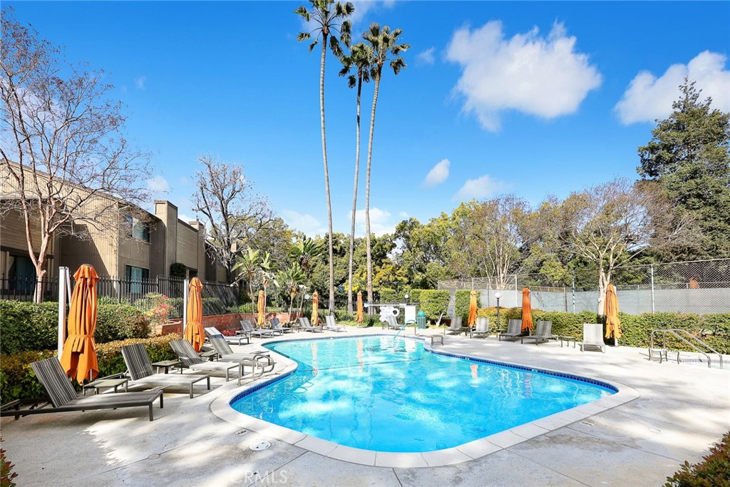 242 N ORANGE GROVE Boulevard