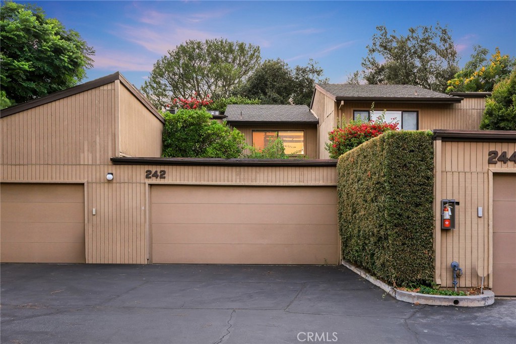 242 N ORANGE GROVE Boulevard