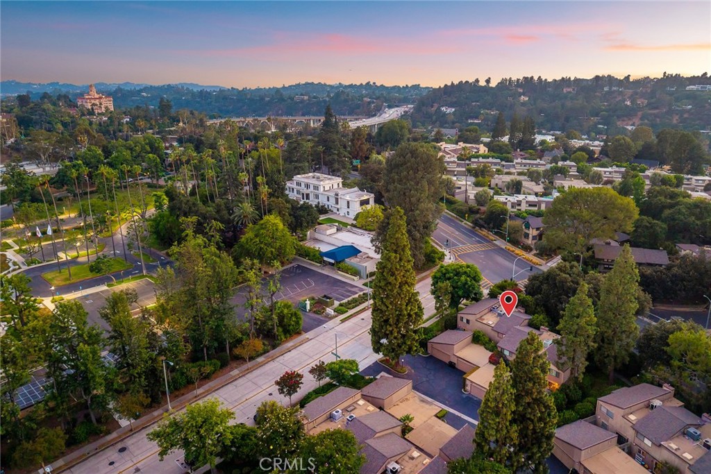 242 N ORANGE GROVE Boulevard