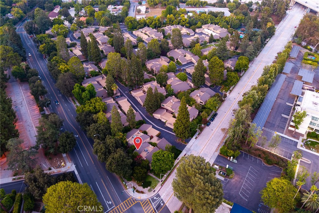 242 N ORANGE GROVE Boulevard