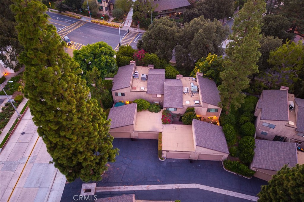 242 N ORANGE GROVE Boulevard