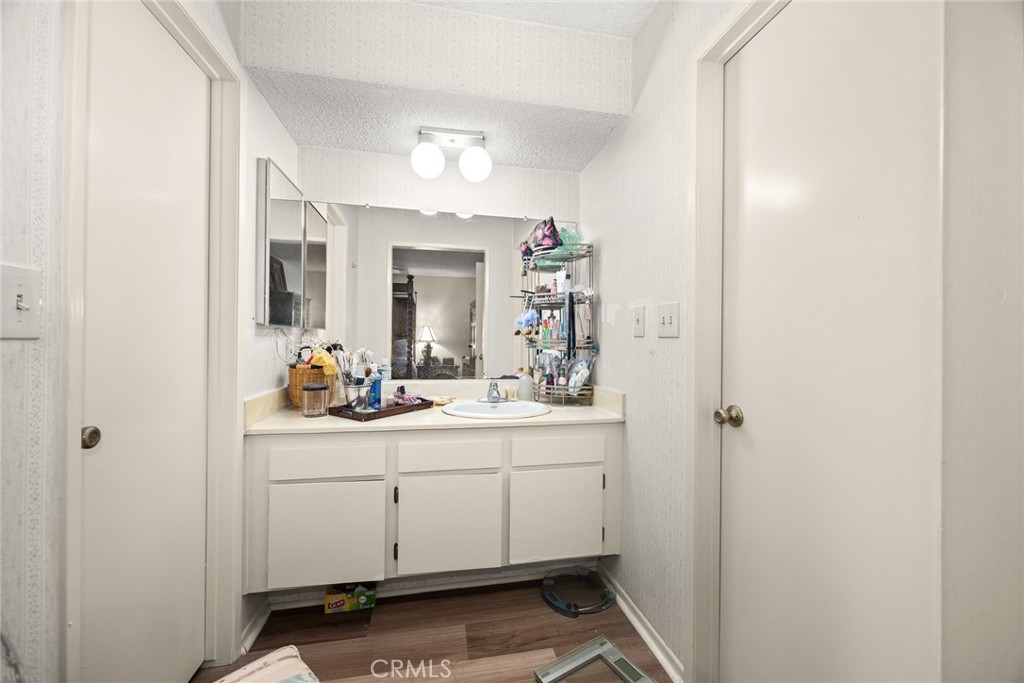 242 N ORANGE GROVE Boulevard