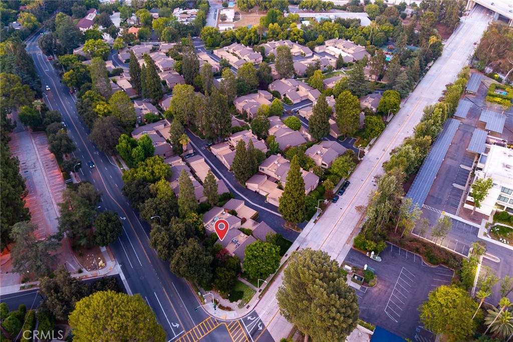 242 N ORANGE GROVE Boulevard