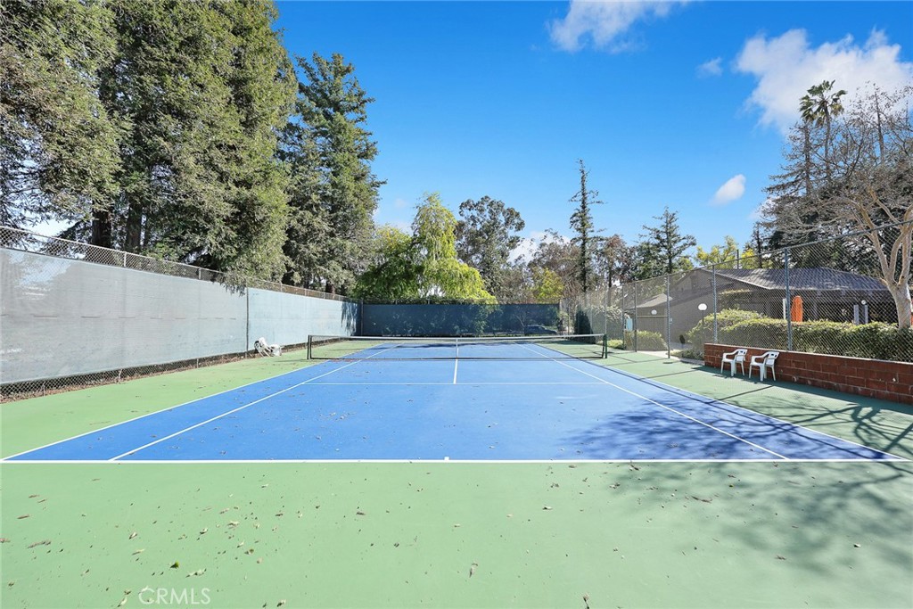 242 N ORANGE GROVE Boulevard