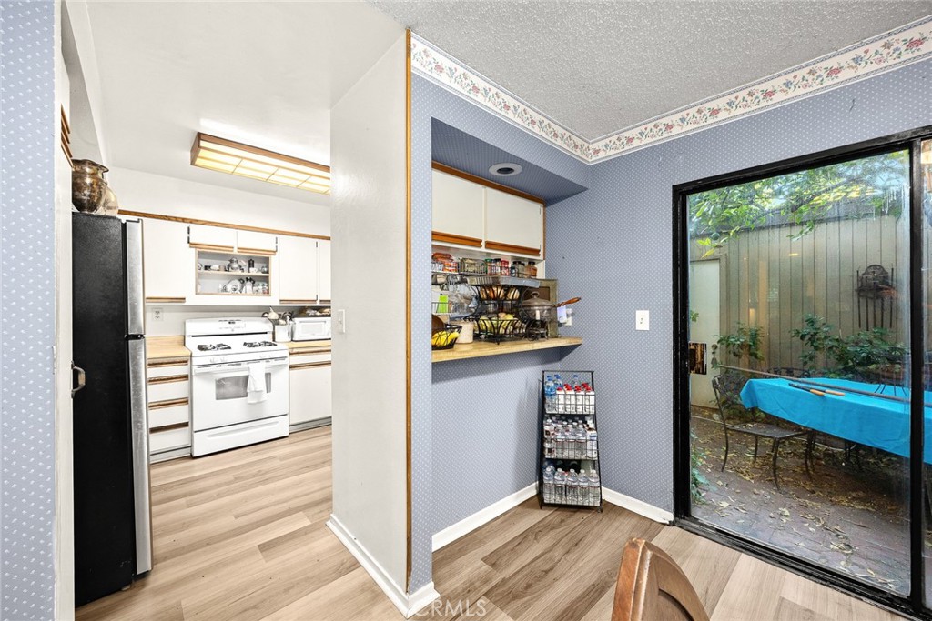 242 N ORANGE GROVE Boulevard