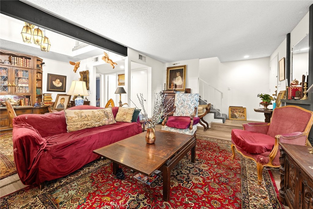 242 N ORANGE GROVE Boulevard