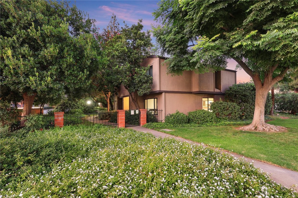 242 N ORANGE GROVE Boulevard