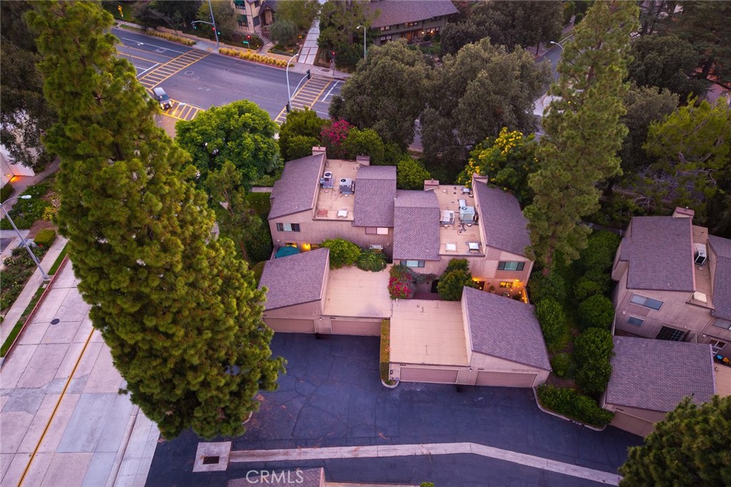 242 N ORANGE GROVE Boulevard