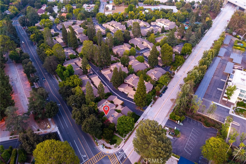 242 N ORANGE GROVE Boulevard