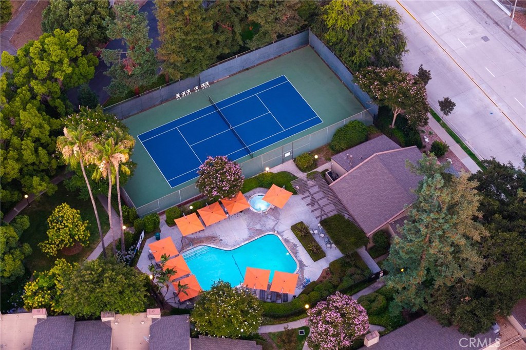 242 N ORANGE GROVE Boulevard