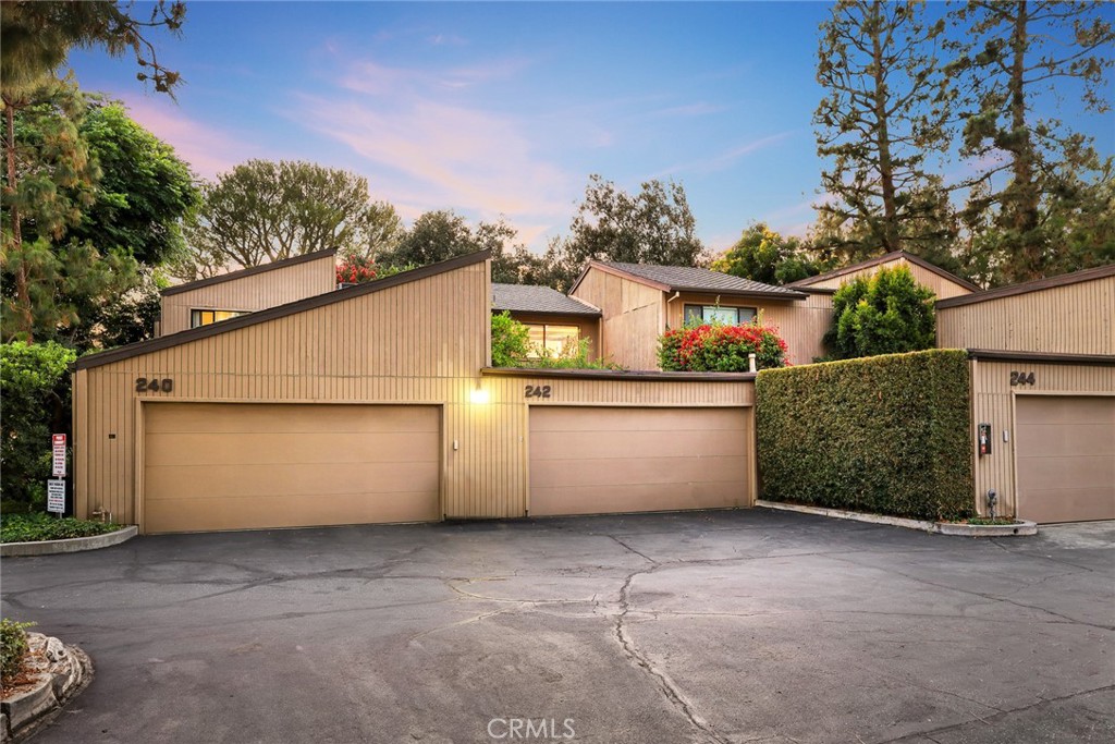 242 N ORANGE GROVE Boulevard