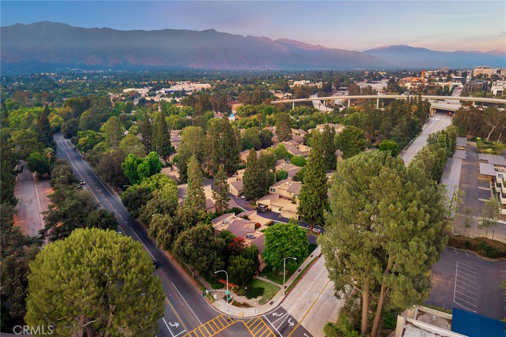 242 N ORANGE GROVE Boulevard