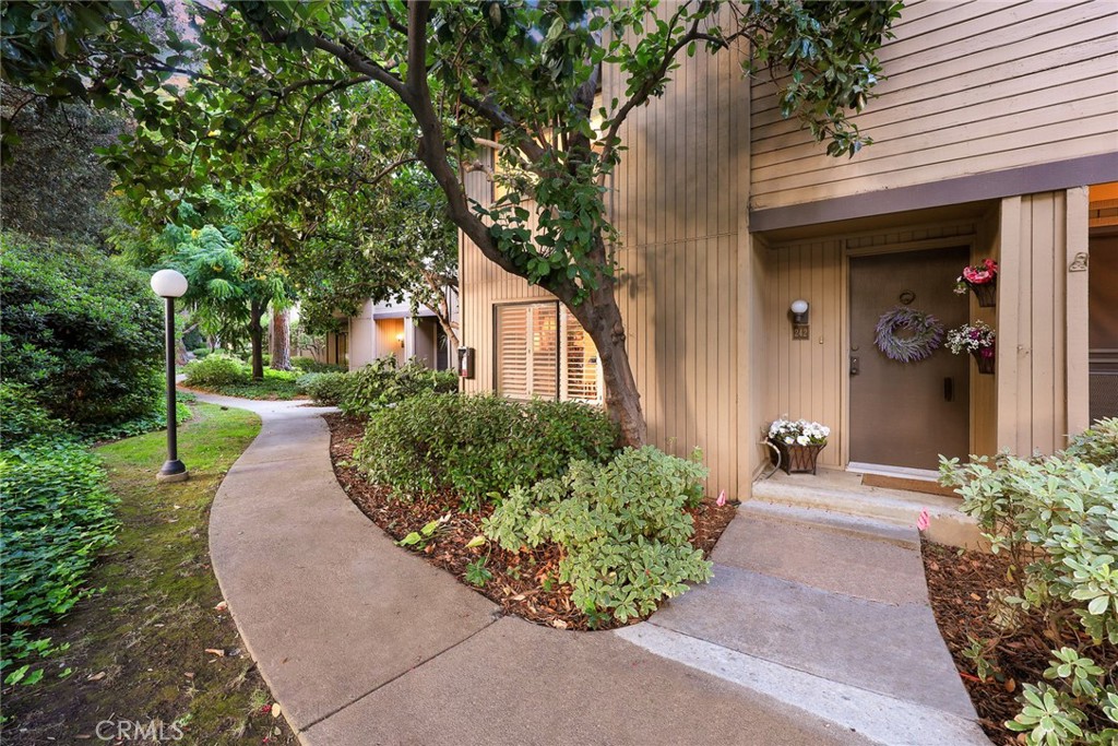 242 N ORANGE GROVE Boulevard