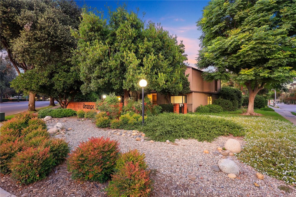 242 N ORANGE GROVE Boulevard