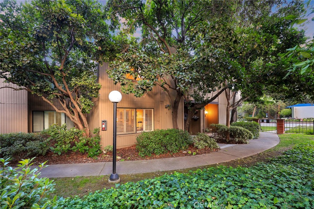 242 N ORANGE GROVE Boulevard